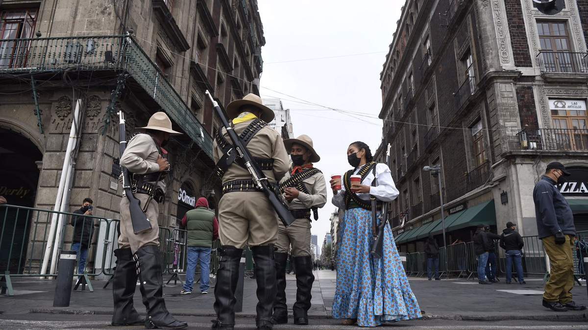 Preparativos del desfile por el 111 Aniversario del Inicio de la Revolución Mexicana