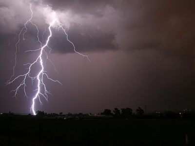 Rige una alerta amarilla por tormentas y vientos fuertes para este jueves