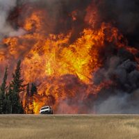 Terrible ola de calor en Canadá provoca severos incendios forestales Lytton
