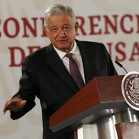 AMLO declina inmiscuirse en proceso de Morena; que resuelva por la vía democrática, dice