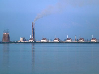Rusia y Ucrania se acusan mutuamente de provocar un incendio en la central nuclear de Zaporiyia