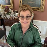 Elton John acusa de "hipocresía" a El Vaticano