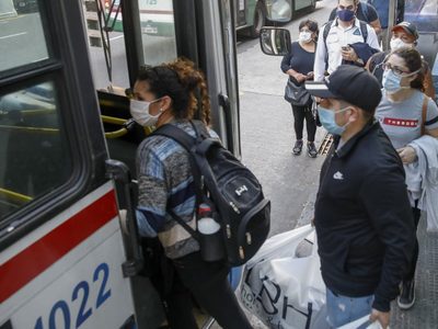 Se podrá viajar de pie en transportes públicos del AMBA