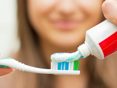 Remedio casero para usar la pasta de dientes en la limpieza del hogar
