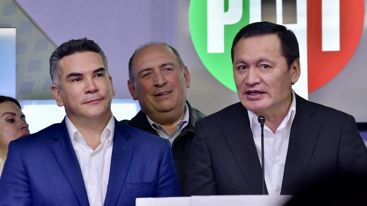 El dirigente nacional y el líder de los senadores, acompañados por el  diputado Rubén Moreira.