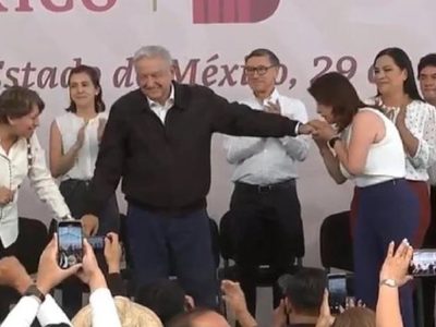 Alcaldesa de Tecámac niega sumisión a la personalidad con beso en la mano al presidente