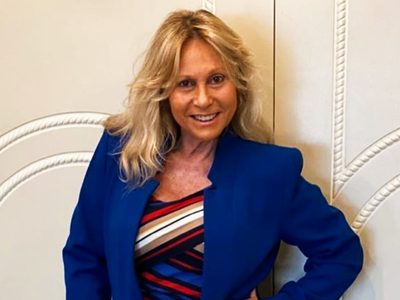 Ana Rosenfeld reinterpreta la camisa holgada y la convierte en la pieza clave del placard elegante