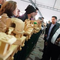 AMLO dice en Tlaxcala que se castigará a delincuentes; entrega tarjetas de Bienestar