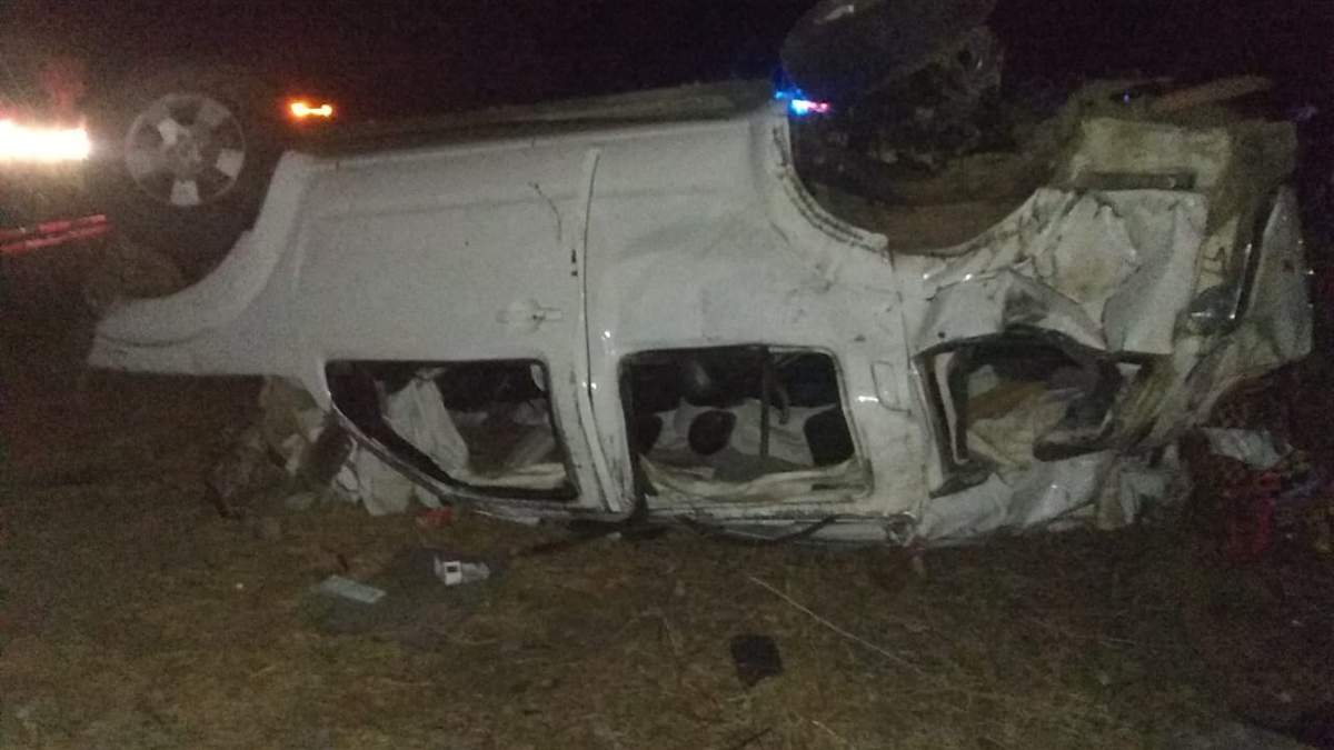 Camioneta accidentada en el tramo carretero entre Ciudad Cuauhtémoc-Chamic