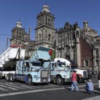 Avanzan demandas de transportistas que pugnan por trabajos en Santa Lucía