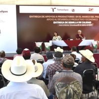 Reciben productores agrícolas de Soto la Marina semilla de sorgo y maíz