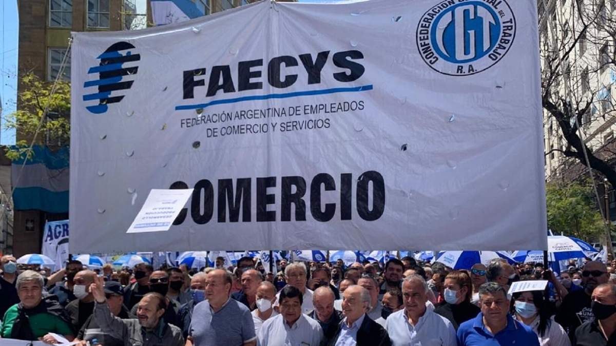 Una concentración de gremios de empleados del comercio. Fuente: (Twitter)