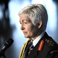 Comandante militar de Canadá critica a senador de EU por cuestionar papel de la mujer en combate