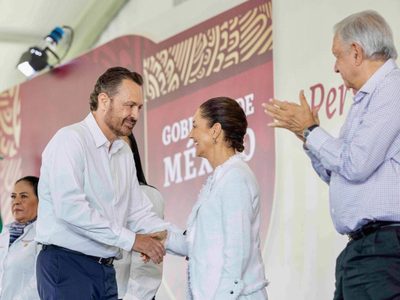 “¡Fuera Mauricio Kuri!”: Abuchean a gobernador de Querétaro en acto con AMLO y Sheinbaum (Video)