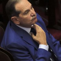 ¿Tiembla Alperovich? Se filtraron los chats que empeorarían la situación del senador