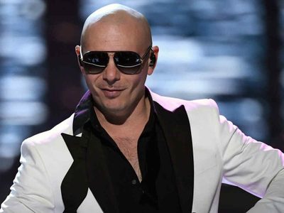 "Metí la pata" Pitbull pidió disculpas por un polémico comentario que hizo ¡en pleno concierto!