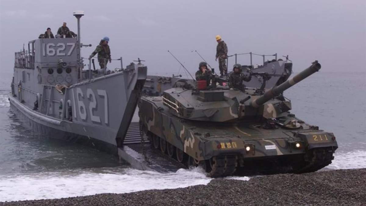 Fuerzas de EU y Corea del Sur durante un ejercicio militar conjunto