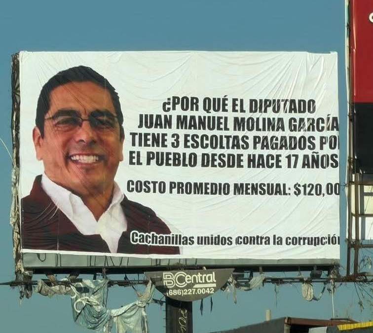 Espectacular sobre el gasto de los escoltas del diputado morenista Juan García Molina, Mexicali, Baja California