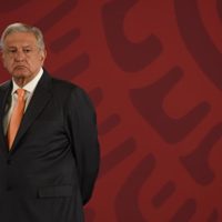 López Obrador a gasolineros: estabilizan precios o creamos red de estaciones en el país