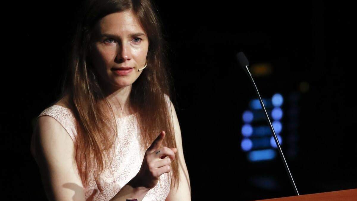 En esta imagen de archivo, Amanda Knox interviene en un evento sobre justicia penal en la Universidad de Módena, Italia