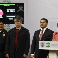 Reforzarán seguridad en la CDMX con 5 mil policías y 20 mil videocámaras más en el C5