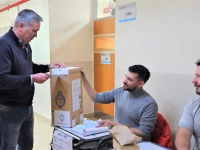 Francisco Sánchez fue uno de los primeros precandidatos en votar: ¿qué dijo?
