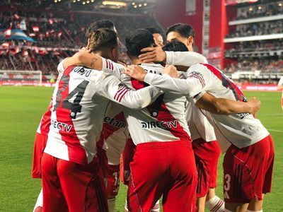Sufrió de más: River, con uno menos, venció a Estudiantes de La Plata