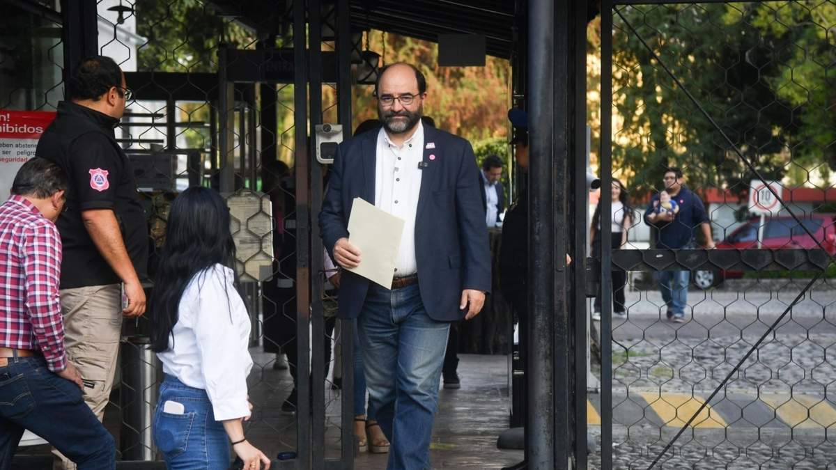 Emilio Álvarez Icaza entregó en la Dirección Ejecutiva de Prerrogativas y Partidos Políticos del INE la solicitud para que Somos México sea reconocido como partido político