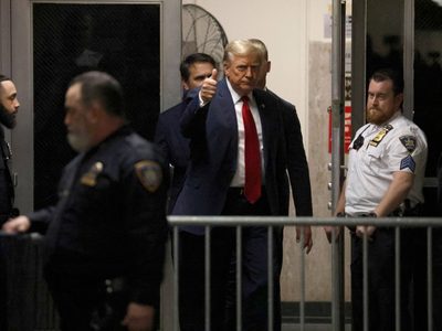 Inicia juicio a Trump en Nueva York; jornada concluye sin que se hayan seleccionado jurados