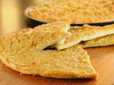 La fainá, emblema culinario de las pizzerías de Buenos Aires