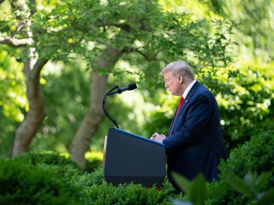 Trump ya contempla "seriamente" anunciar su candidatura a la Presidencia de EU