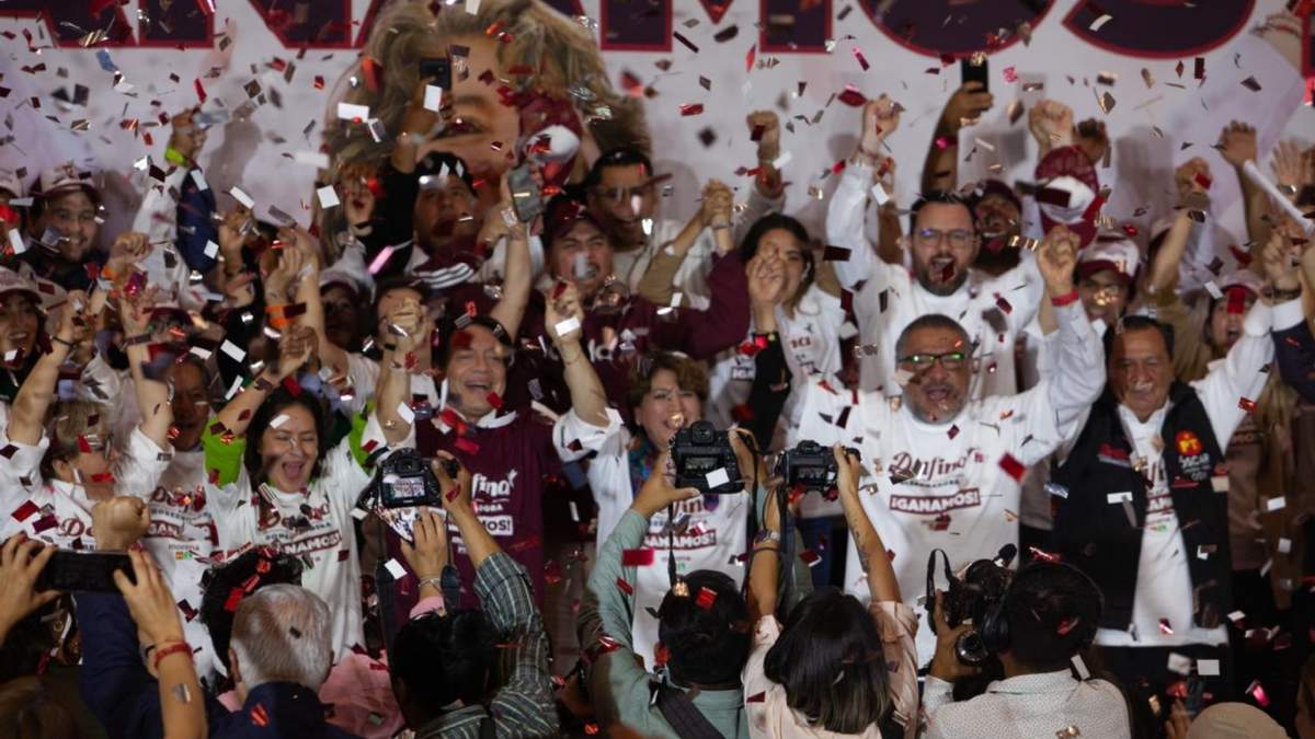 Delfina Gómez festeja al autoproclamarse ganadora en el Edomex