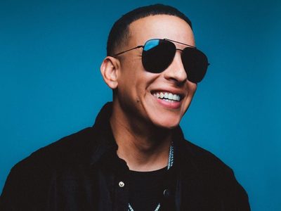 ¡Rarísimo! Daddy Yankee lo hace desde el agua y no le importa nada. ¿Está bien?