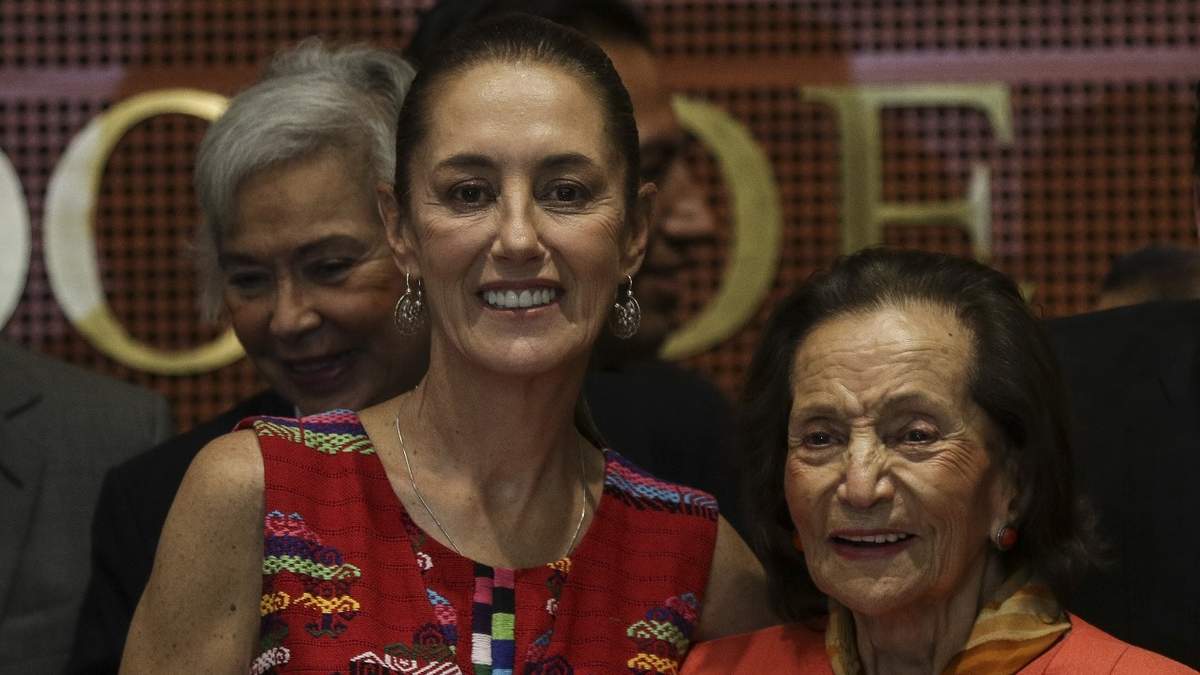 Sheinbaum junto a Ifigenia Martínez