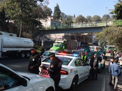 Revocarán la concesión al camión que volcó en la carretera México-Cuernavaca