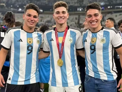 Siguen sus pasos: quiénes son los hermanos futbolistas de Julián Álvarez