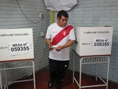 Encuestas a boca de urna revelan “empate técnico” entre Sánchez y Fujimori en Perú