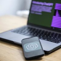ChatGPT priorizará seguridad de adolescentes y promoverá que pidan apoyo en el mundo real