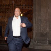 Acusan a Enrique Alfaro de abuso de autoridad por compras a sobreprecio