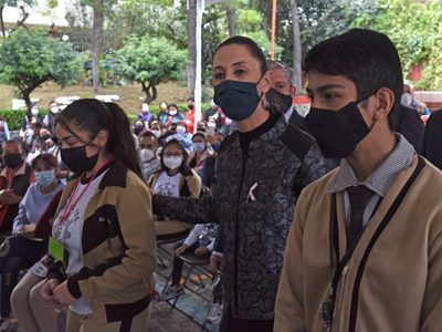 Sheinbaum: 85% de alumnos asisten a clases presenciales con niveles de contagio "muy bajos"