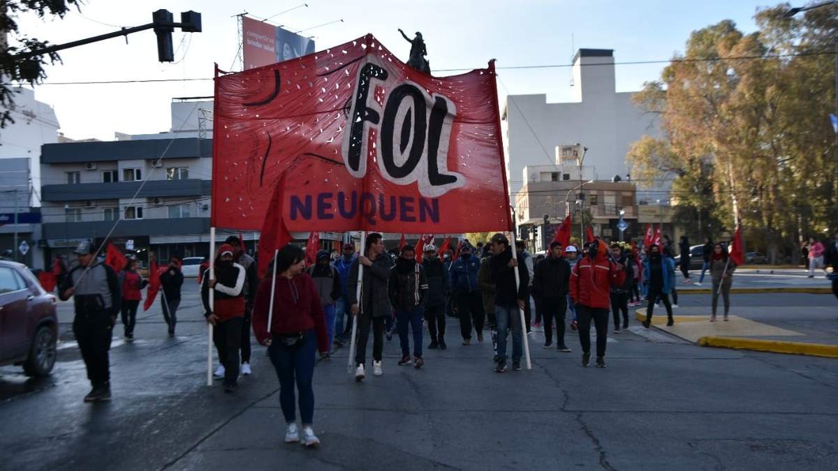 El FOL reclama más empleo, entrega de asistencia por las bajas temperaturas y respuestas del Gobierno. Foto: Javier Manzano.