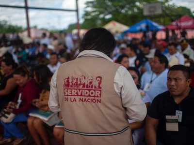 Dan de baja a 13 "servidores de la nación" por participar en campañas electorales de Morena