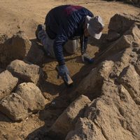 63 tumbas de la era romana son descubiertas en cementerio de la Franja de Gaza