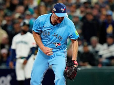 Scherzer brilla como antes, Azulejos vencen a Marineros y empatan la Serie de Campeonato