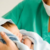Coronavirus impredecible: delicado estado de salud de un bebé de seis días