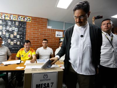 Cepeda y Petro cuestionan resultados de la elección en Colombia que dan ventaja a De la Espriella