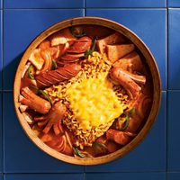 El favorito de Hoshi de Seventeen: Budae jjigae, el plato coreano que tiene un singular origen y un rico sabor
