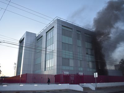 Arde estacionamiento subterráneo de sede del INE en Sonora que fue inaugurada el año pasado