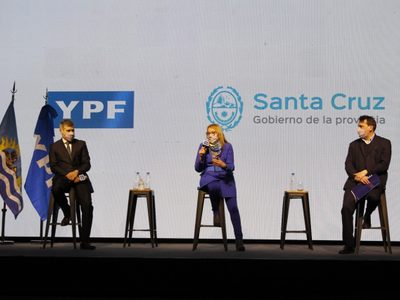 YPF inauguró junto a Alicia Kirchner una nueva línea de alta tensión en Santa Cruz