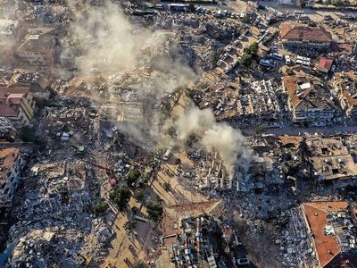 Mexicanos en la "zona cero" de Turquía: "Seguimos rescatando gente con vida"